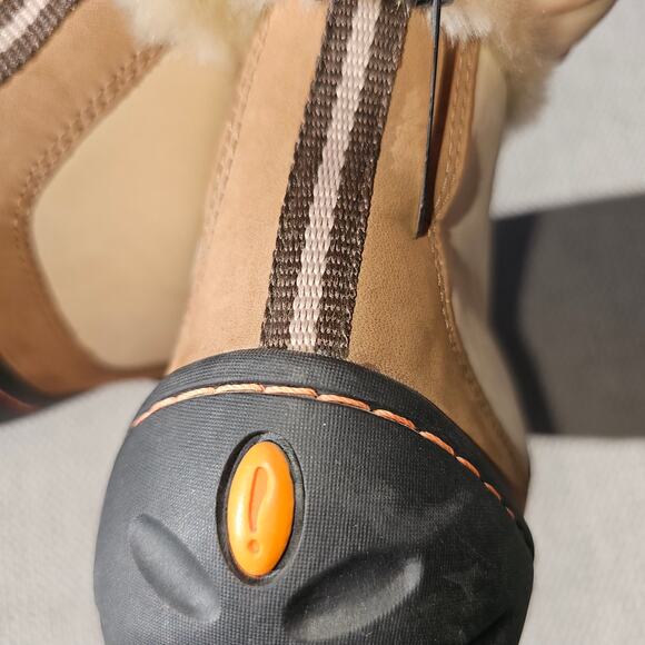 Privo Tan and Cream Winter Booties with Furry Lining Size 8.5 - Picture 10 of 11